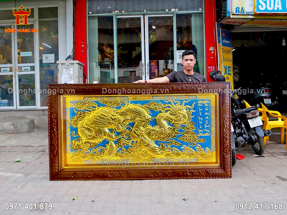 Tranh cá chép hóa rồng mạ vàng 24K là dòng sản phẩm tranh đồng cao cấp tại Hoàng Gia